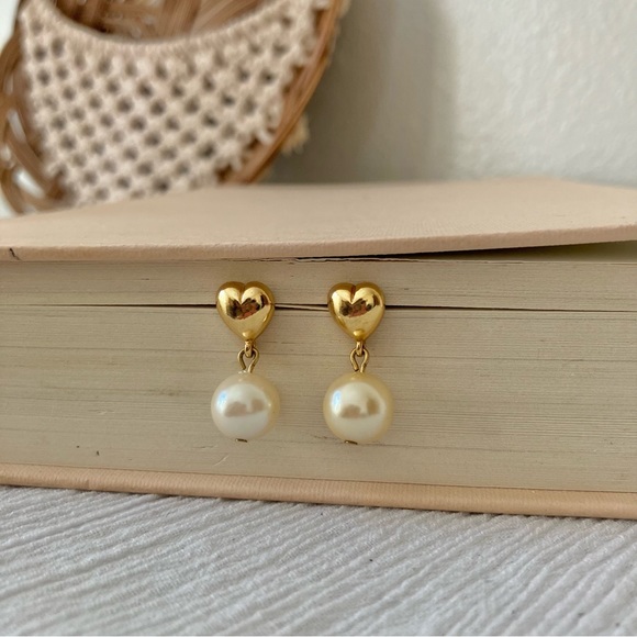 Avon Jewelry - Vintage “Perseverance” Gold Tone Heart Pearl Drop Earrings Dangle Classic Clean